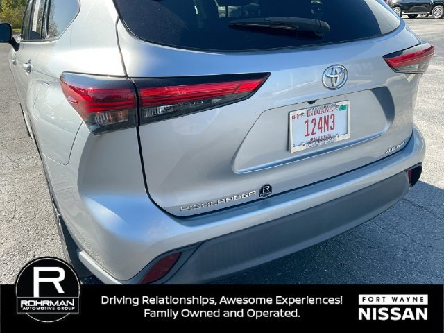 Used 2021 Toyota Highlander XLE AWD/4WD image 31