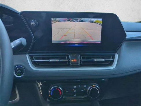 Used 2025 Chevrolet TrailBlazer LT FWD image 17