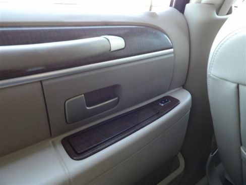 Used 2007 Lincoln Town Car Designer Series image 27