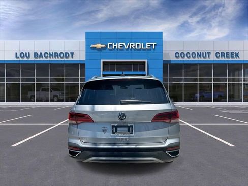Used 2024 Volkswagen Taos SE FWD image 7