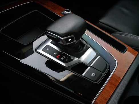 Used 2023 Audi Q5 e Premium w/ Convenience Package image 24