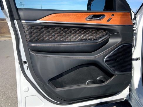 Used 2023 Jeep Grand Cherokee L Summit image 19