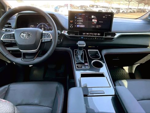 Used 2025 Toyota Sienna XSE w/ XSE Premium Package image 15