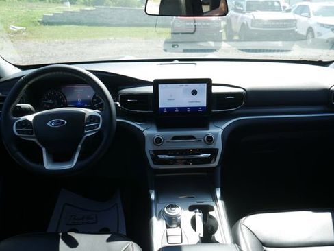 Used 2022 Ford Explorer XLT w/ Equipment Group 202A AWD/4WD image 6