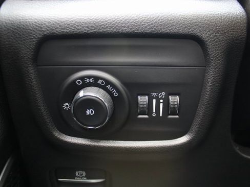 Used 2022 Jeep Grand Cherokee L Limited image 16