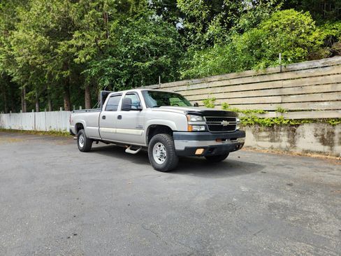 Used 2006 Chevrolet Silverado 2500 LT w/ Onstar Plus Package AWD/4WD image 16