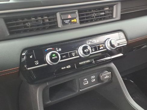 Used 2025 Honda Pilot Sport image 29