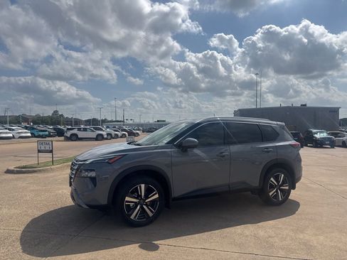 Certified 2025 Nissan Rogue SL w/ SL Premium Package image 10