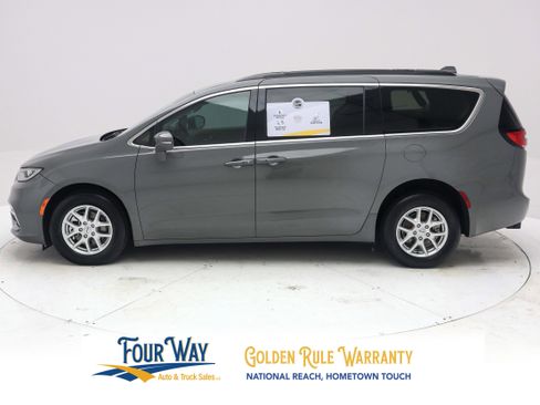 Used 2022 Chrysler Pacifica Touring-L FWD image 8