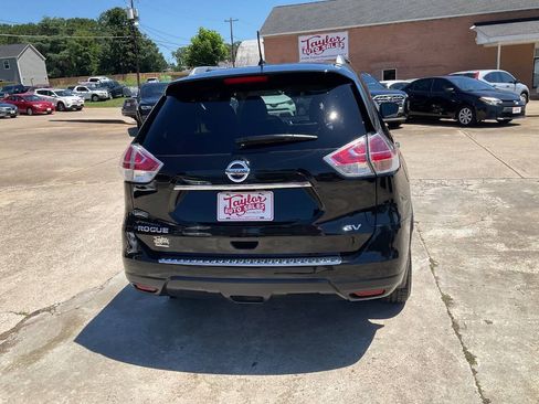 Used 2015 Nissan Rogue SV w/ SV Premium Package FWD image 4