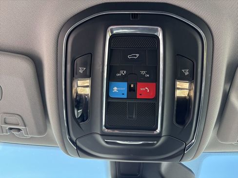 Used 2023 Jeep Grand Cherokee Limited AWD/4WD image 43