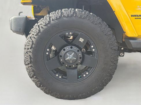 Used 2015 Jeep Wrangler Unlimited Sahara w/ Connectivity Group image 33