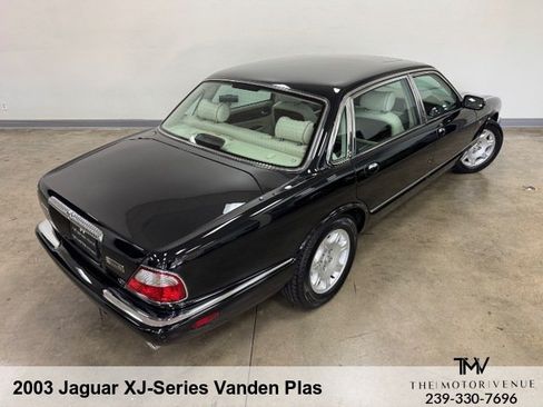 Used 2003 Jaguar XJ8 L RWD image 11