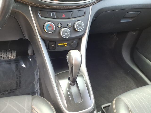 Used 2020 Chevrolet Trax LT w/ LT Convenience Package AWD/4WD image 22