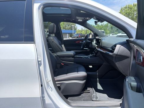 Used 2025 Chevrolet Traverse Z71 w/ Driver Confidence Package AWD/4WD image 34