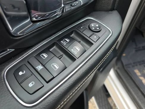 Used 2018 RAM 1500 Laramie AWD/4WD image 14