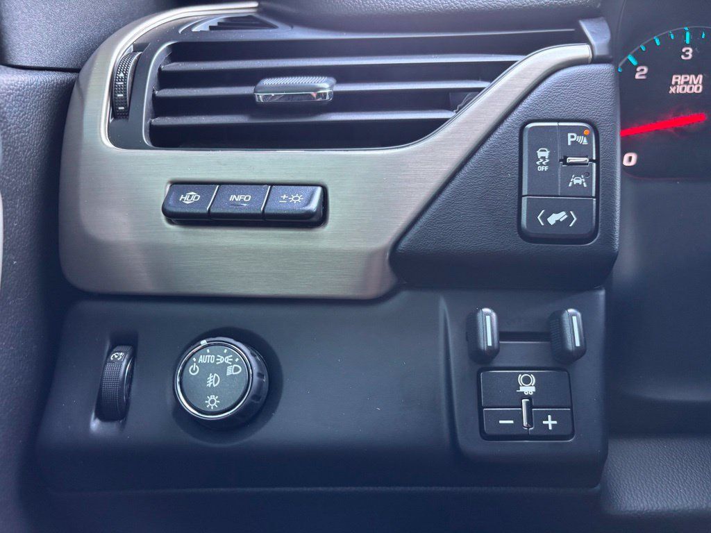 Used 2018 GMC Yukon XL Denali RWD image 36