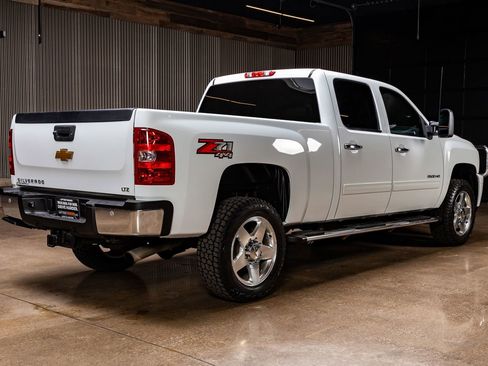 Used 2014 Chevrolet Silverado 2500 LTZ w/ LTZ Plus Package image 9