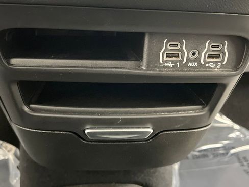 Used 2025 Chrysler Pacifica Select FWD image 59