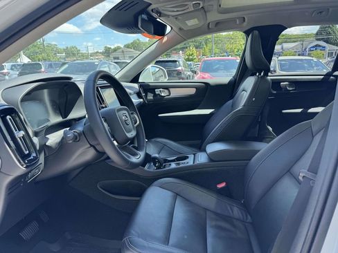 Used 2022 Volvo XC40 T5 Momentum w/ Premium Package AWD/4WD image 18