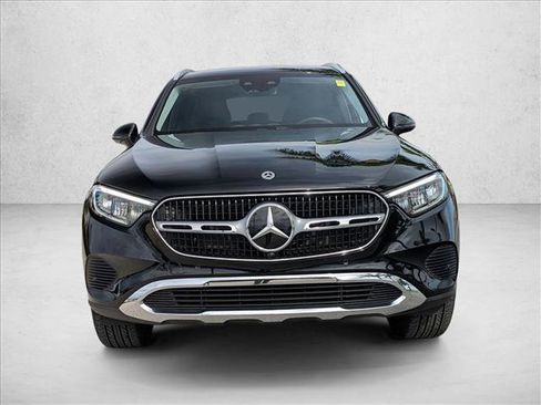 Used 2025 Mercedes-Benz GLC 350e 4MATIC image 2