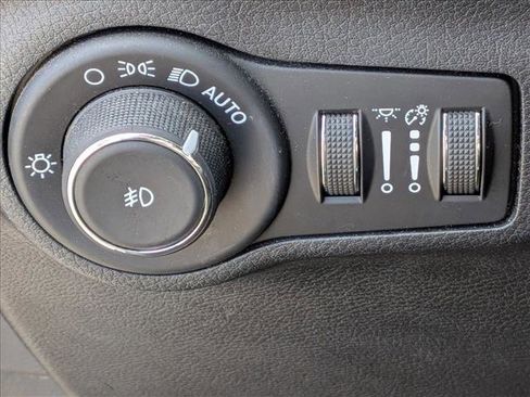 Used 2019 Jeep Compass Latitude w/ Cold Weather Group image 12