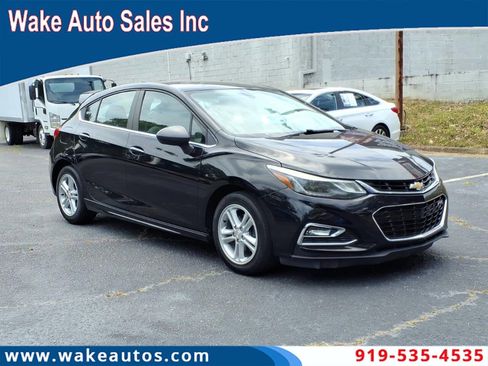 Used 2017 Chevrolet Cruze LT w/ Convenience Package FWD image 1