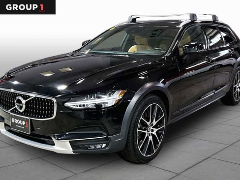 Used 2020 Volvo V90 T6 Cross Country image 1