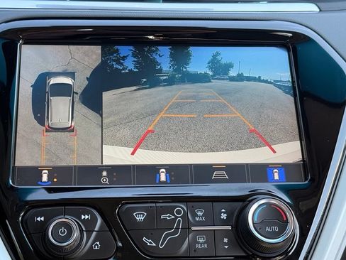Used 2020 Chevrolet Bolt Premier w/ Infotainment Package FWD image 17