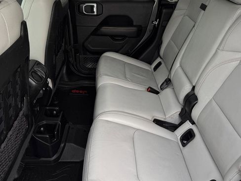 Used 2020 Jeep Gladiator Mojave AWD/4WD image 32