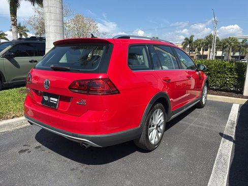 Used 2017 Volkswagen Golf Alltrack S image 9