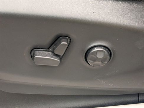 Used 2023 Chrysler Pacifica Limited image 17