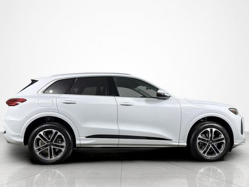 Used 2025 Audi Q5 Premium Plus w/ Premium Plus AWD/4WD image 6