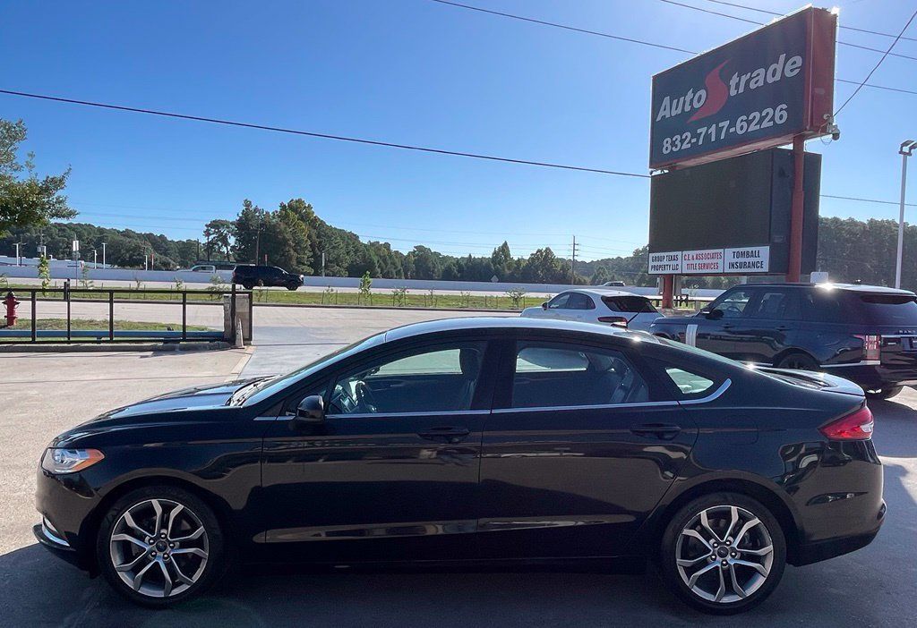 Used 2017 Ford Fusion SE w/ Equipment Group 201A FWD image 6