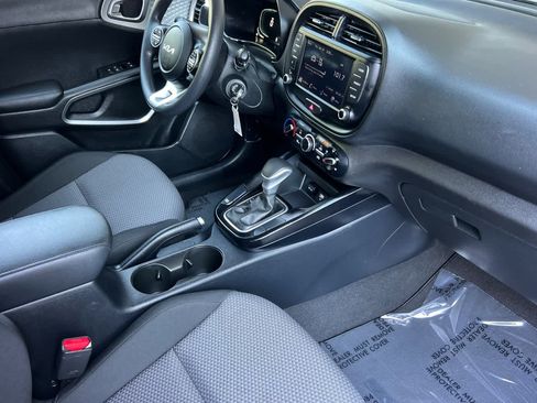 Used 2024 Kia Soul LX w/ Option Group 015 FWD image 16
