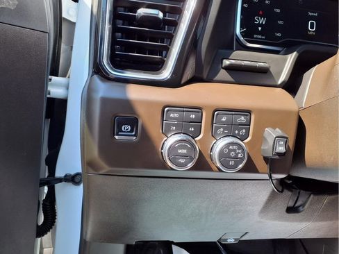 Used 2025 GMC Sierra 2500 Denali w/ Denali Reserve Package AWD/4WD image 19