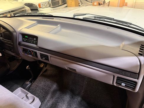 Used 1997 Ford F250 4x4 Regular Cab Heavy Duty image 36