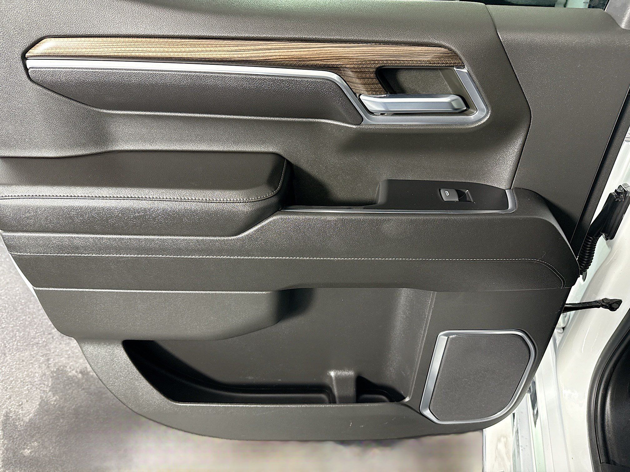 Used 2023 Chevrolet Silverado 1500 LT AWD/4WD image 25