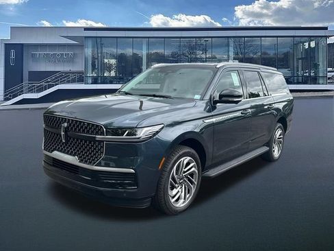 New 2026 Lincoln Navigator L Premier AWD/4WD image 4