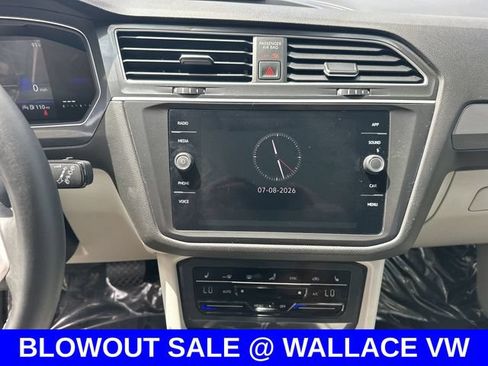 Certified 2024 Volkswagen Tiguan SE w/ Panoramic Sunroof Package FWD image 17