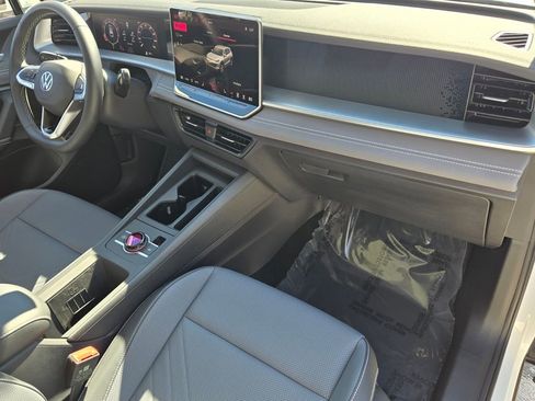 Certified 2026 Volkswagen Tiguan SE image 18