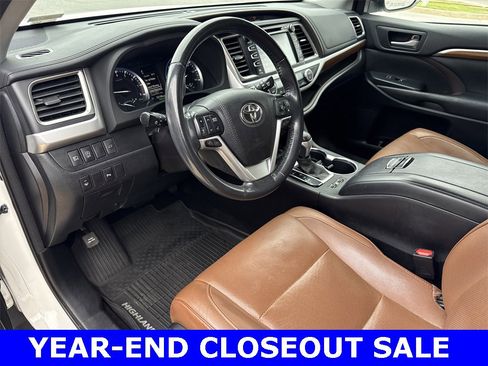Used 2017 Toyota Highlander Limited image 11