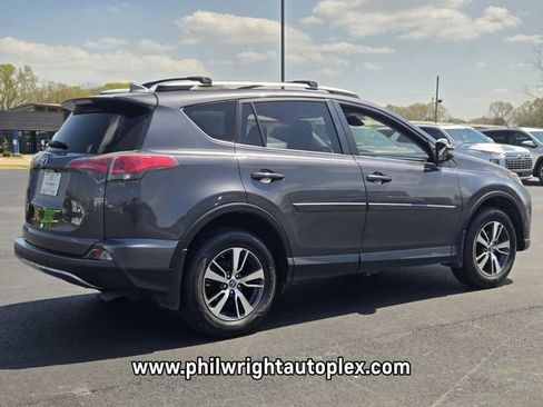 Used 2018 Toyota RAV4 XLE image 3