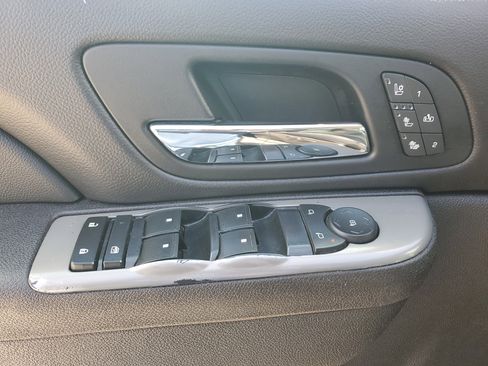 Used 2014 Chevrolet Silverado 2500 LTZ w/ LTZ Plus Package image 19