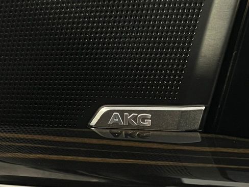 Used 2025 Cadillac Escalade Premium Luxury image 18