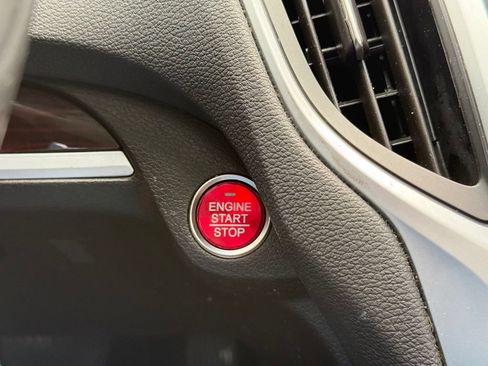 Used 2015 Acura TLX FWD image 32
