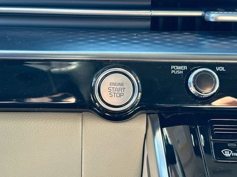 Used 2024 Kia Carnival SX Prestige image 30