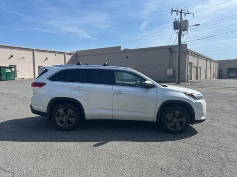 Used 2017 Toyota Highlander Limited Platinum image 6