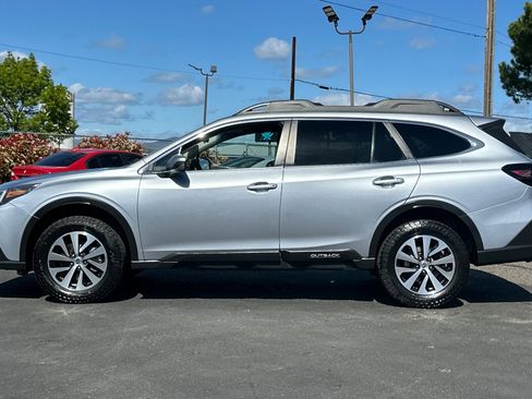 Used 2022 Subaru Outback Premium image 7