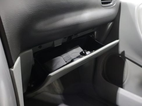Used 2007 Chrysler Town & Country Touring w/ Leather Interior Group FWD image 22